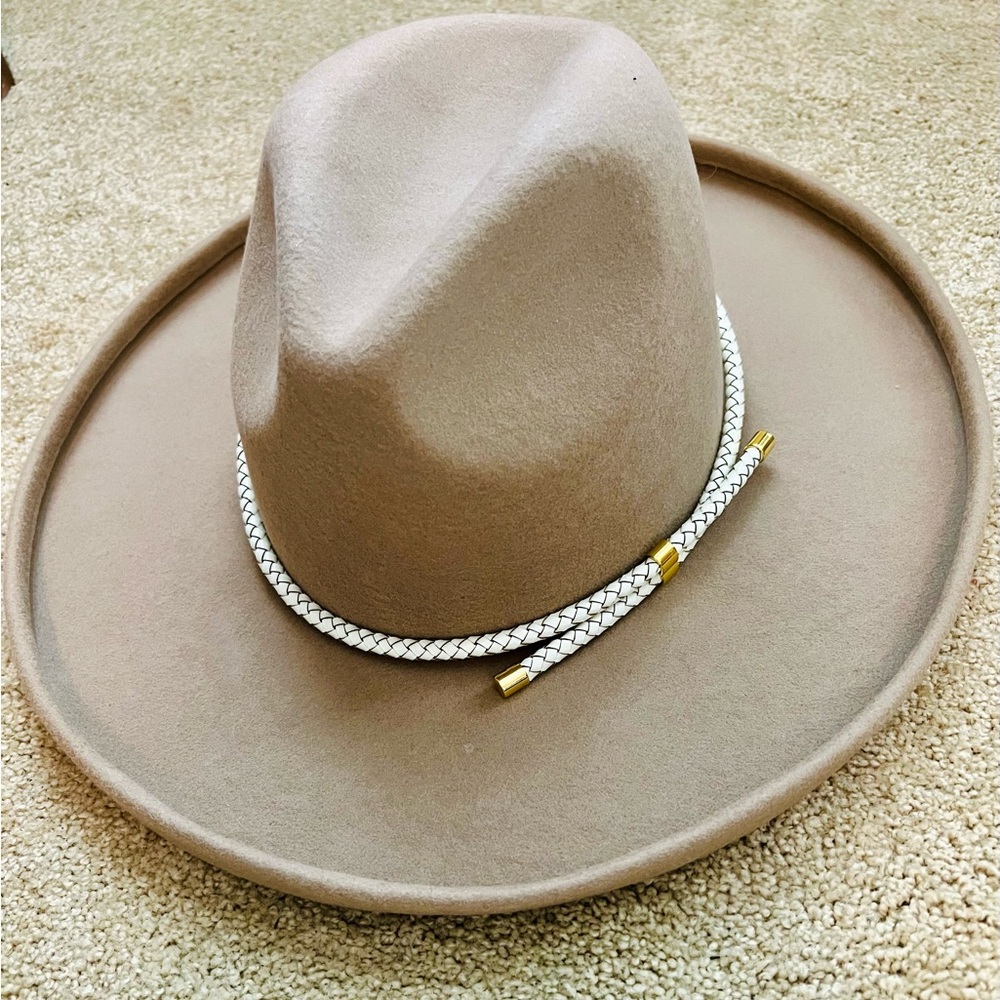 GIGI PIP TEDDY CATTLEMAN HAT Plus accessory